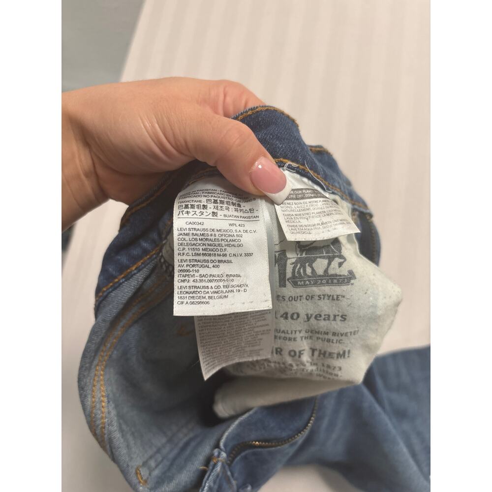 Levi’s 505 Orange Tab Cropped Jeans Size 28 Blue Wash 25 Inseam Made in Pakistan